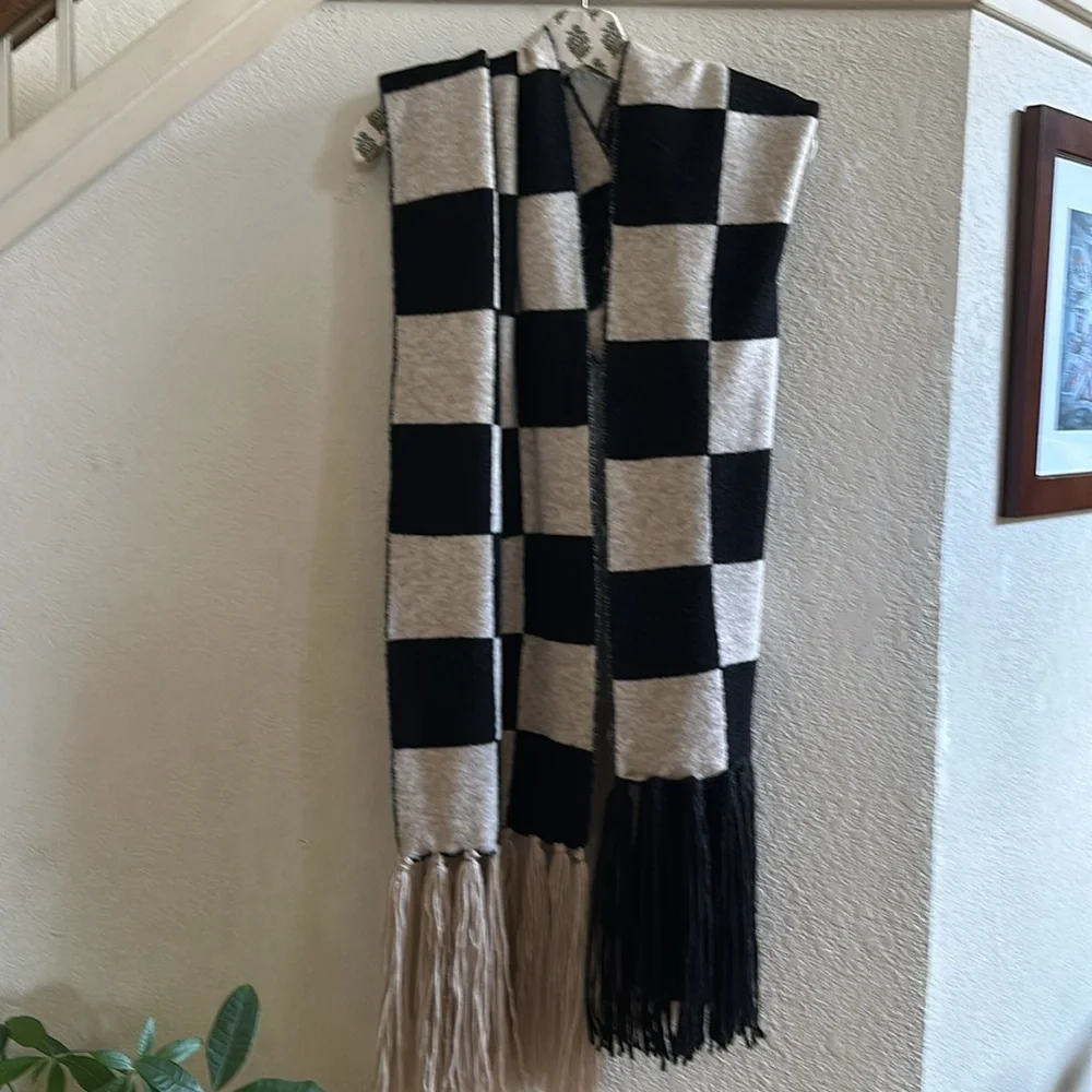RARE ANTHROPOLOGIE | Checkered Scarf